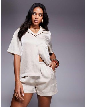 The Couture Club Satijnen Short Met Embleem - Paars