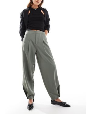ASOS Pantaloni Sartoriali Con Gamba Cilindrica Kaki Con Bottone Sul Fondo - Grigio