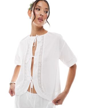 Daisy Street Broderie Tie Front Top - White