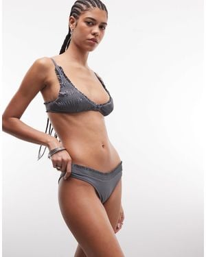 ASOS – sawyer – gesmokte hipster-bikinihose - Weiß