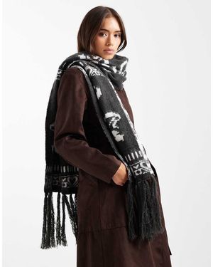 Daisy Street Intarsia Scarf With Tassels - Black
