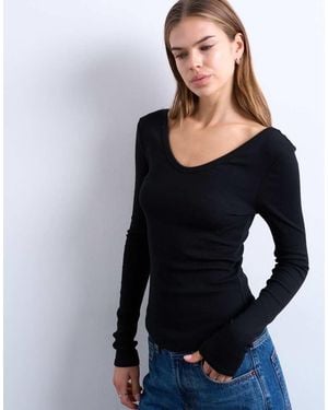 TOPSHOP Rib V-neck Long Sleeve Curved Hem Top - Blue