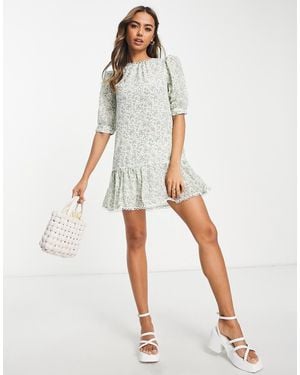 Glamorous Mini-Smockjurk Van Chiffon Met Ruches En Fijne Print - Wit