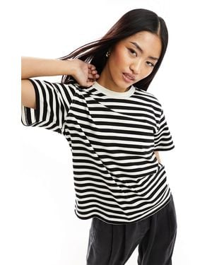 ONLY Contrast Neck T-shirt - Black