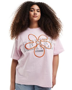 Renee Studio Plus Exclusive Crew Neck Embroidered Flower Logo T-shirt