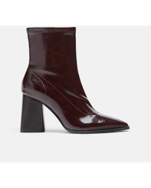 Stradivarius Stiefeletten mit lackeffekt und absatz - Braun