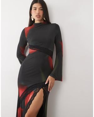 ASOS Maxikleid aus mesh mit blumenprint, spitzenbesatz und ausgestellten ärmeln - Schwarz