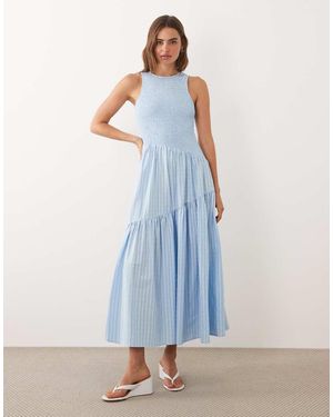 Ghospell Mouwloze Midi Jurk Met Gesmokt Lijfje, Asymmetrisch Detail En Gelaagde Rok - Blauw