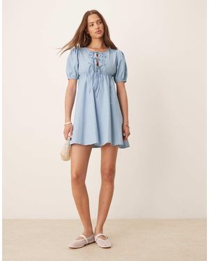 esmé studios – exclusive – kurzes, vorne gebundenes strandkleid - Blau