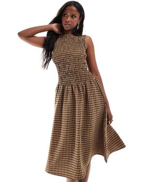 Daisy Street Drop Waist Shirred Midaxi Dress - Brown