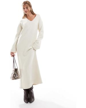 4th & Reckless Wool Mix Fluffy Knit V Neck Maxi Jumper Dress - White