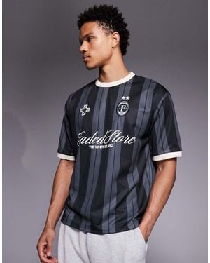 Faded Store Camiseta Negra De Estilo Futbolero Striker De - Gris