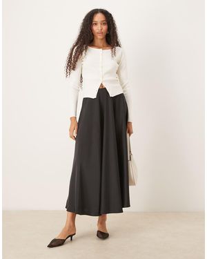 Y.A.S Falda Midi Negra Voluminosa De Corte Circular De Satén De - Blanco