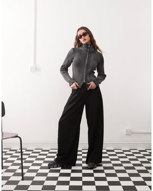 Weekday Dara - pantalon large à taille basse avec pinces sur l'avant - Blanc