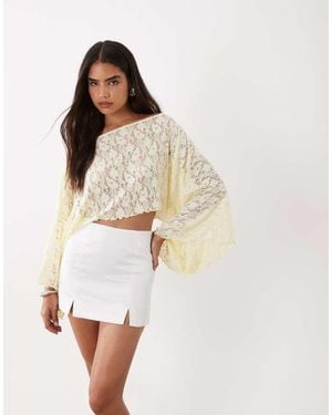 ASOS Top Met Asymmetrische Cape Van Glanzend Kant - Wit