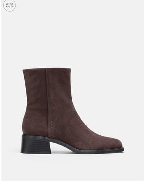 Stradivarius Bottines plates à la cheville en faux daim coupe large - Marron