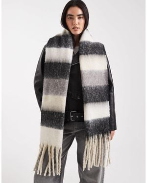Threadbare Blanket Scarf - Gray