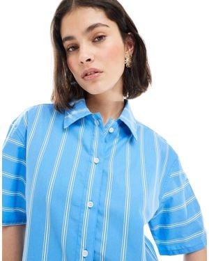 ASOS – cropped-bluse aus baumwoll-popeline mit kontrastierendem streifenmuster an den ärmeln - Blau