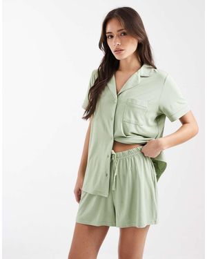 Loungeable Conjunto Verde Apagado De Camisa De Manga Corta Y Pantalones Cortos De Punto Liso Muy Suave De