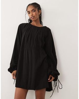 ASOS Vestido Corto Con Cuello Redondo, Cintura Fruncida Y Mangas Estilo Blusón - Negro