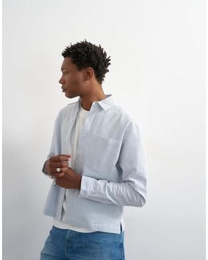 TOPMAN – locker geschnittenes cropped-hemd aus seersucker - Weiß