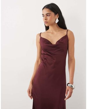New Look Satijnen Midi-Jurk Met Gedrapeerde Halslijn - Rood