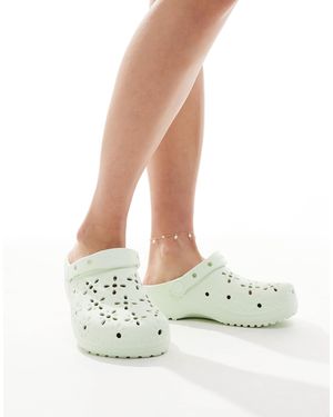 Crocs™ Sandales classiques à découpes fleuries - jade teinté - Blanc