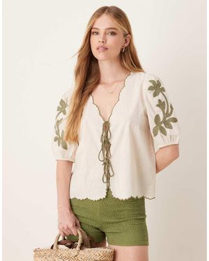 Jdy Blusa Con Lazadas Delanteras Y Detalles Bordados Verdes De -Blanco - Neutro