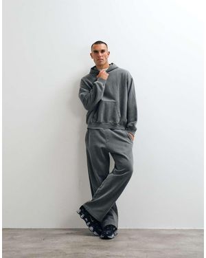 Weekday Conjunto De Punto Grueso De Pernera Ancha En Gris Lavado