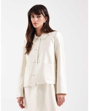 Aware Chaqueta Corta Blanca Brillante Con Bolsillo Delantero De (Parte De Un Conjunto)-Blanco - Neutro