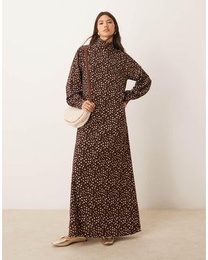 Glamorous Maxi-Jurk Met Hoge Hals - Bruin