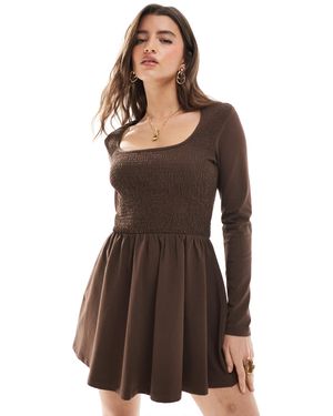 Miss Selfridge – gesmoktes, langärmliges minikleid - Braun