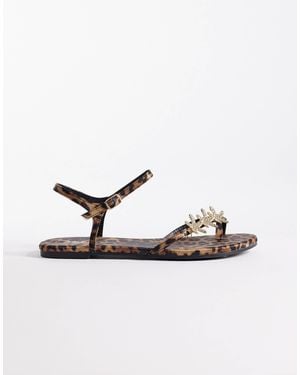 Public Desire – elina – flache riemchen-sandalen mit leopardenmuster und muscheldetails, weite passform - Weiß