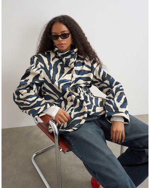 TOPSHOP Boxy Jack Met Opstaande Boord - Bruin