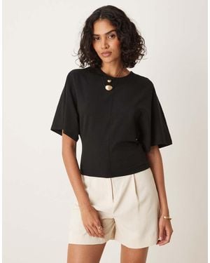 Gina Tricot Top Estructurado De Manga Corta Con Detalle De Costuras De - Negro