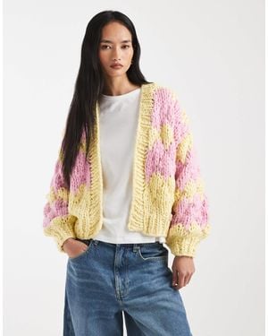 Kiwi & Co – hugs & kisses – handgestrickte strickjacke - Mehrfarbig