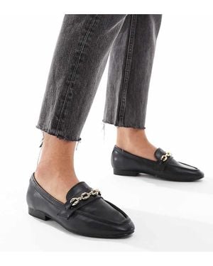 Asos Design Wide Fit Mocasines Negros Con Detalle De Cadena Macaroon De
