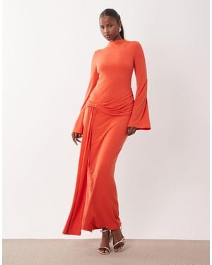 DASKA – anschmiegsames, langärmliges, hochgeschlossenes maxikleid - Rot