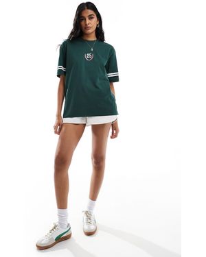 Cotton On Cotton on – oversize-t-shirt mit v-ausschnitt und sportlichen grafikprints - Grün