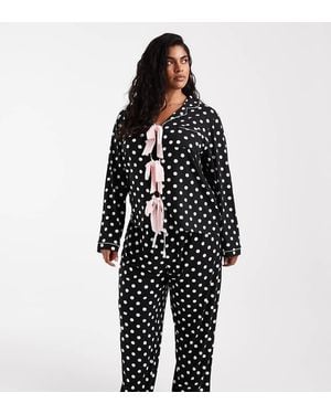 Loungeable Curve Pigiama Composto Da Camicia E Pantaloni Con Rever E Chiusura A Nodo A Pois - Nero