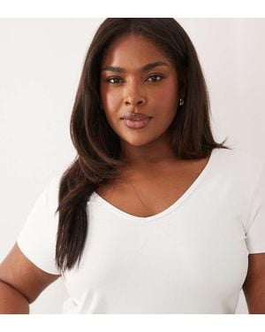 4505 Curve Micro Rib V Neck Performance T-Shirt - White