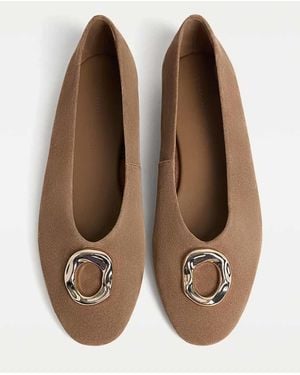 Stradivarius Split Leather Ballet Flats With Detail - Natural