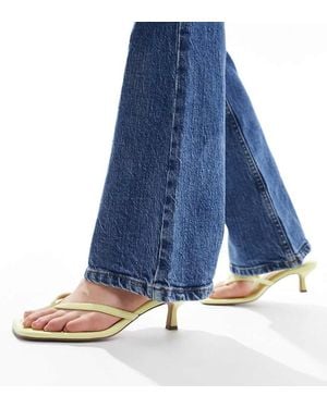 Asos Design Wide Fit Sandalias De Dedo De Tacón Medio Heatwave De -Amarillo - Azul