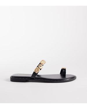 Glamorous Platte Sandalen Met Gouden Schelpen - Wit