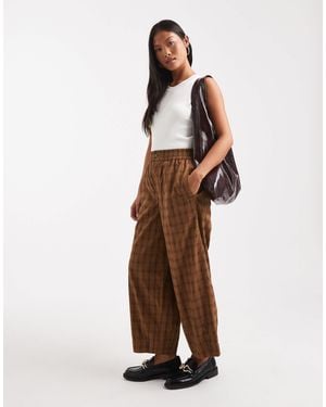 ASOS Petite Textured Barrel Leg Pull On Pants With Seam Detail - Brown