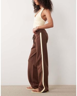 ASOS Yoga Trouser With Contrast Side Stripe - Brown