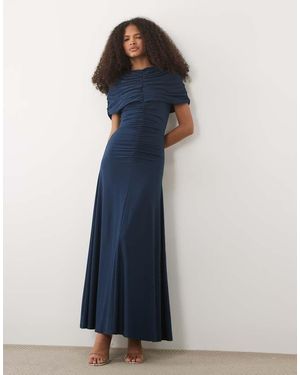 Forever New Vestido Maxi Azul Con Frunces Y Detalle De Capa