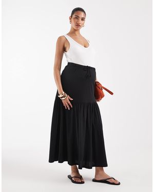 Vero Moda – gestufter boho-maxirock aus em jersey mit taillenschnürung - Schwarz