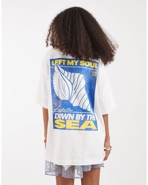 Vero Moda Oversized T-shirt With Seashell Graphic - Blue