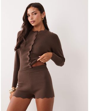 Aria Cove Feinstrick-kombiteil mit bogenkantensaum, mini-shorts - Braun